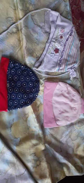 Продам детские костюмы и шапочки