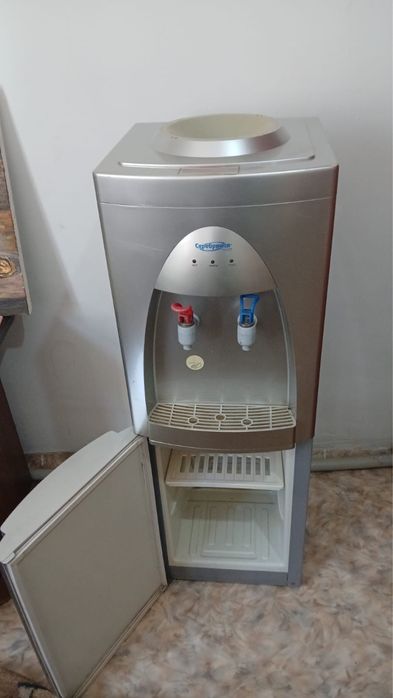Кулер для воды продается