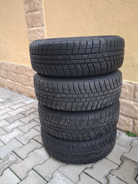 Две гуми MICHELIN 225/55/R16   99W и две PIRELLI 185/60 R15 88H