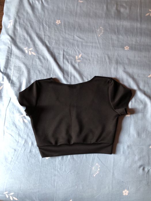 Vand top scurt marimea 38