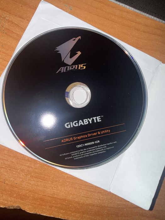 Продам диск gigabyte 1CR и disk H110 Series 2 windows 10
