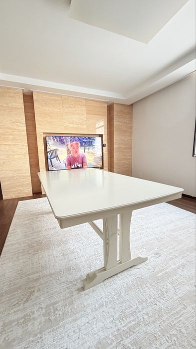 Стол 2 метра(в раздвижном ввиде 3 метра)