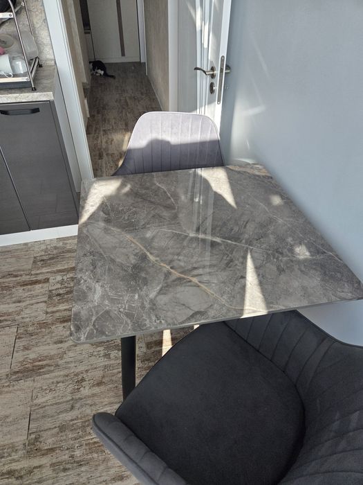 Трапезна маса от мрамор