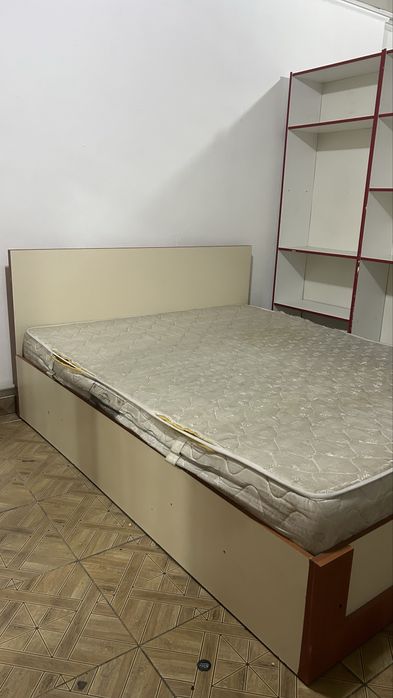 Спальный гарнитур б/у