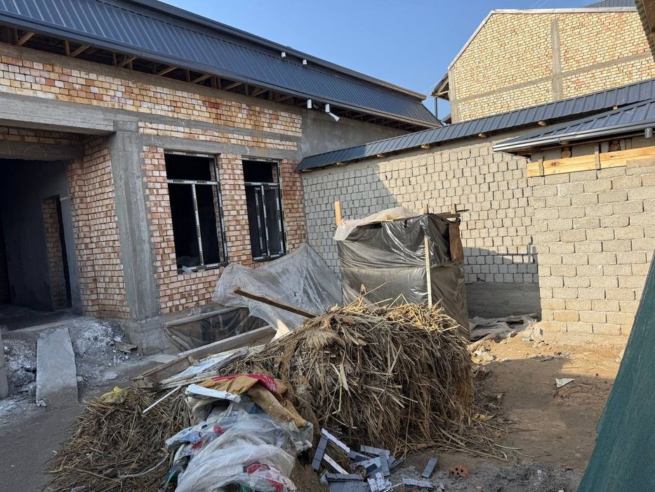 Abdurahmonovda 2 yonma yon 6 xonali uy sotiladi