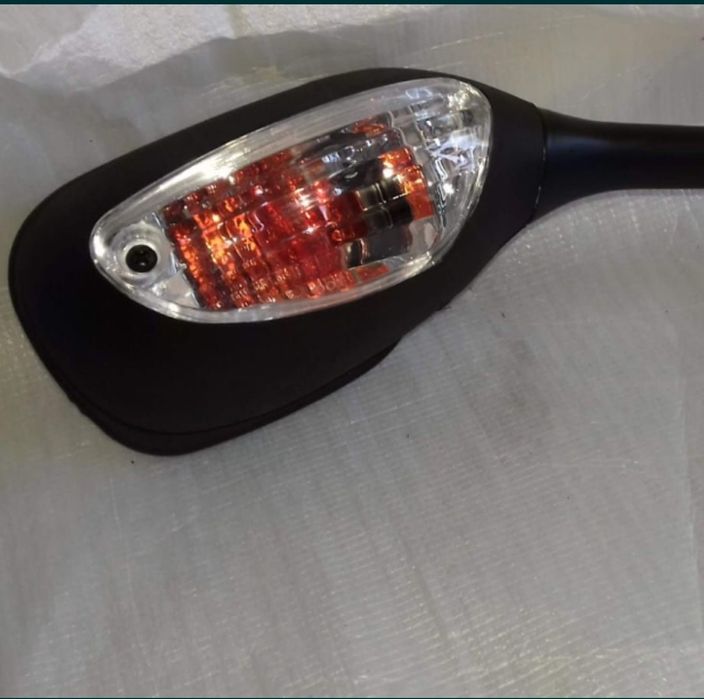 Vând oglinzi moto cu semnalizare pe bec