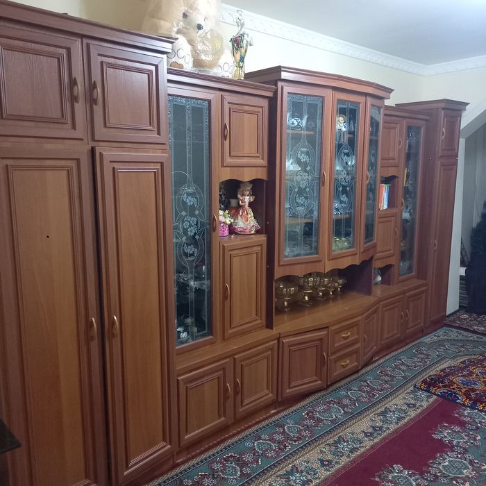 Залга стенка сотилади,  холати зур.