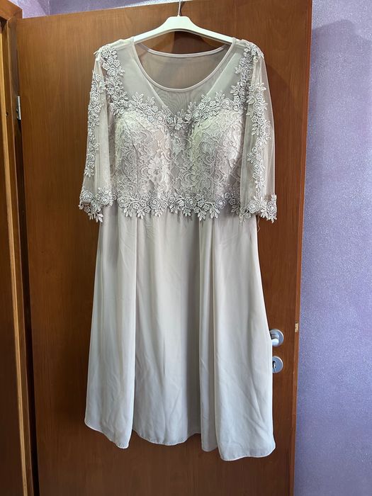 Рокля официална бежева