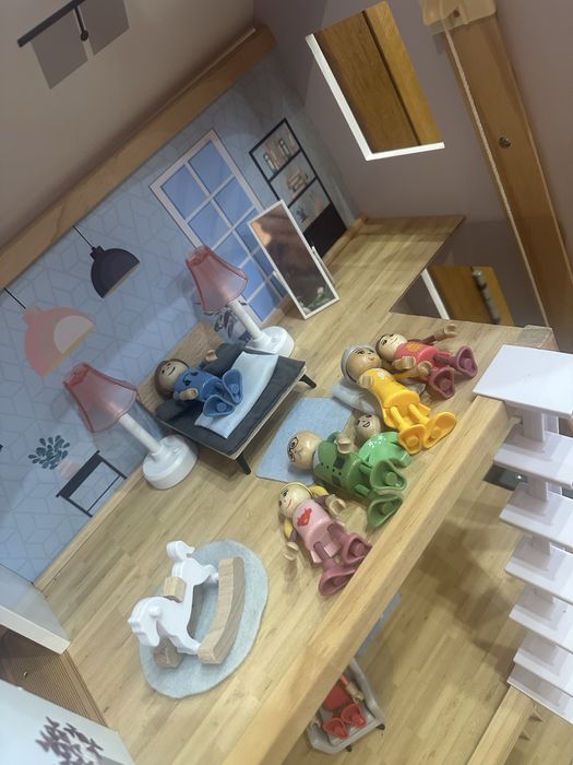 Дървена къща за кукли