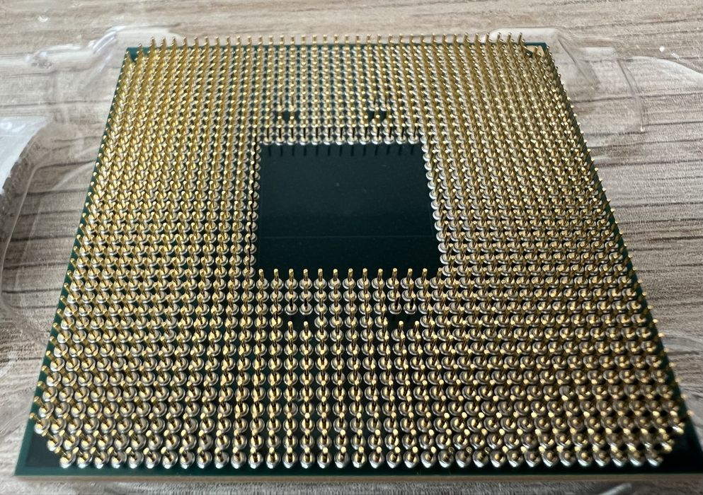 Процесор AMD Ryzen 7 3700X, AM4, Zen2, 8 ядра / 16 нишки