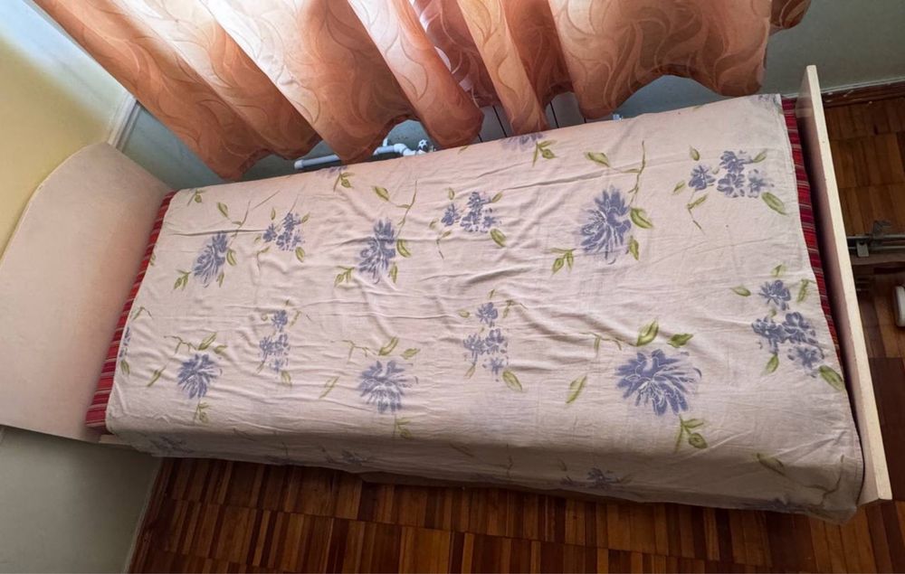 Односпальная кровать (с матрасом )