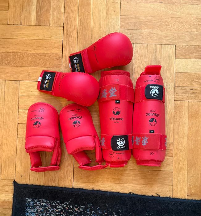 Кимоно, ръкавици и протектори за тибия и стъпала - таекуондо/ карате