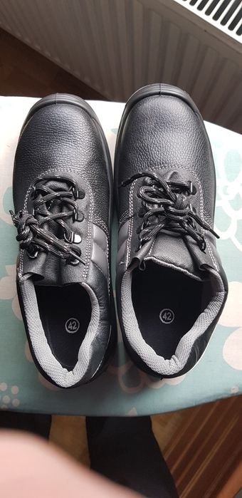 Bocanci nr43, pantofi cu protecție nr38, nr42.