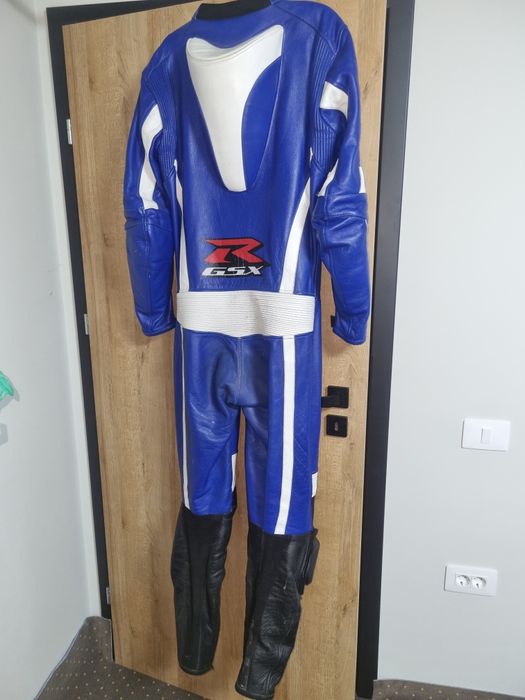 Vând costum moto suzuki