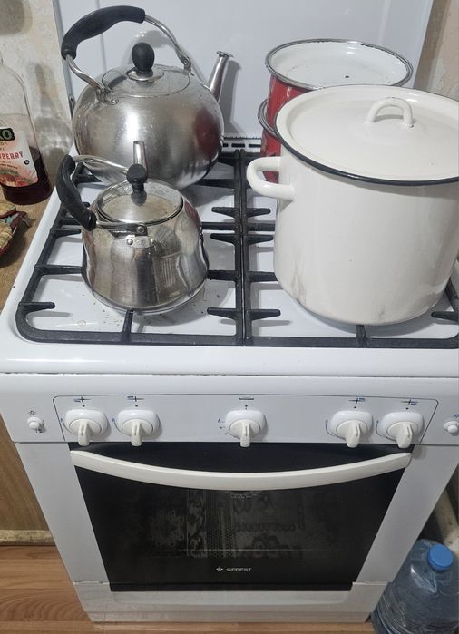 ПРОДАЮ за хорошую цену!срочно продаю холодильник и газовую плиту