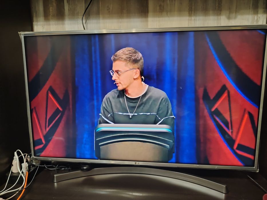 Телевизор смарт ТВ smart tv LG диагональ 105 см