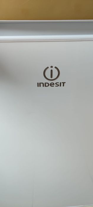 Продам Морозильник Indesit SFR 100 белый