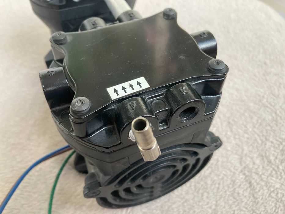 Pompa de vacuum cu diafragmă  model 2119VCDU18-669 Thomas