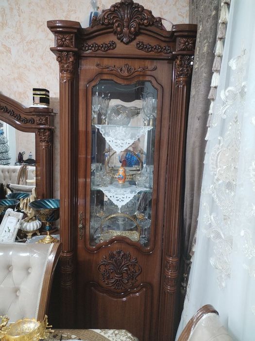 Стол, 12 стульев,комод,пинал