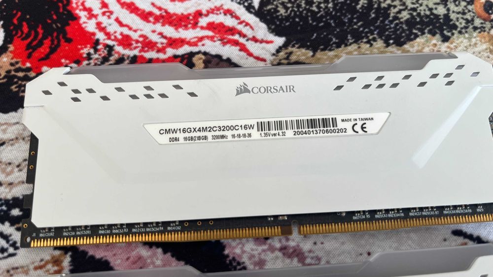 Memorie RAM Corsair Vengeance PRO DDR4 3200 2x8 GB White