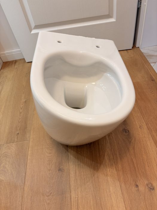 Конзолна тоалетна чиния Carlo