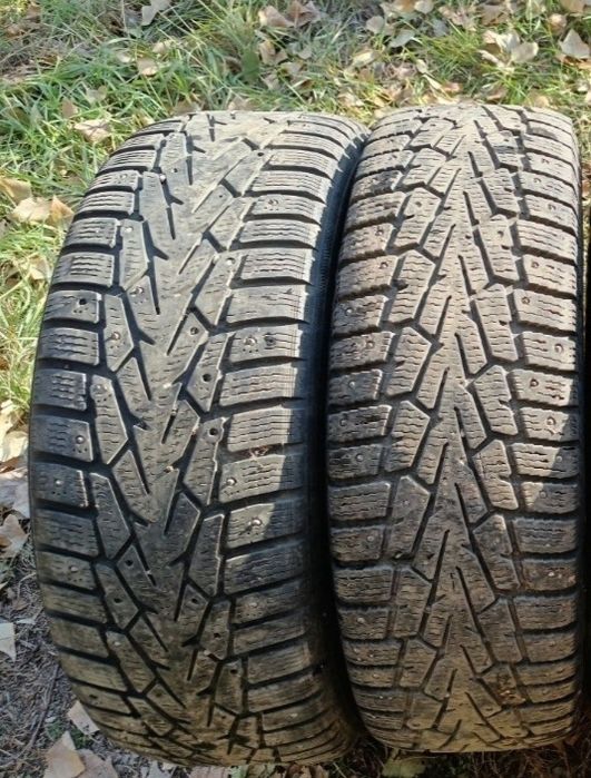 Продам 2 шины 215/65/16