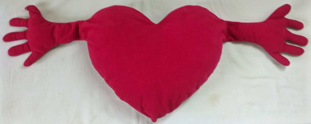 Игрушка мягкая - красное сердце