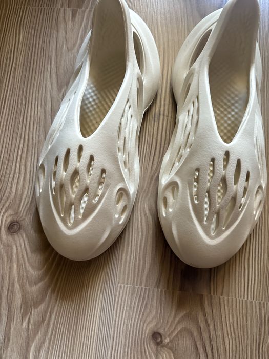 Адидас yeezy foam