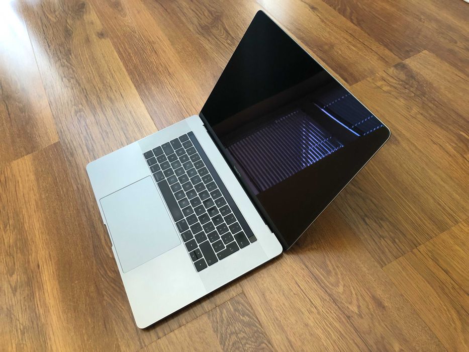 15.4' Core i7 Apple MacBook Pro Late 2016 SG TouchBar 16GB RAM/512GB SSD/Radeon Pro 460 4GB/Бат 6ч