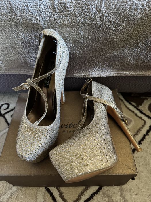 каблук б/у одевала 1 раз на свадьбу