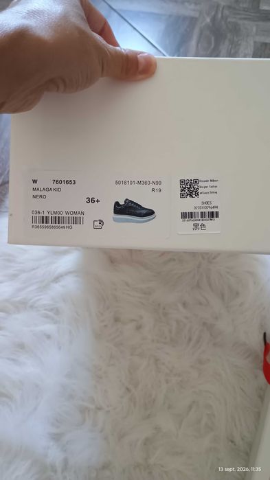 Adidași MaQueen piele