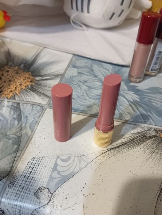 Продам косметику.