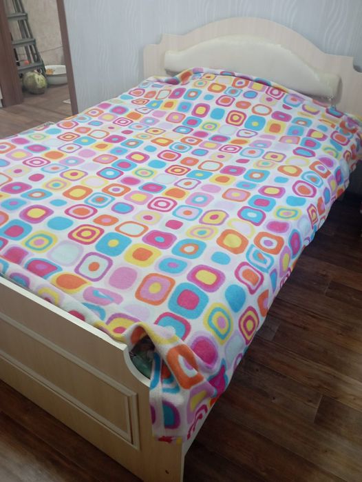 Кровать б/у с комодом