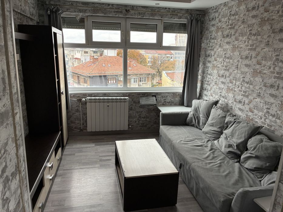 Дава се под наем Четиристаен апартамент в Русе, Център - 100 кв.м за 459 € - Снимка #1