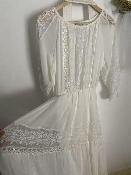 Rochie de mireasa cu broderie traditionala