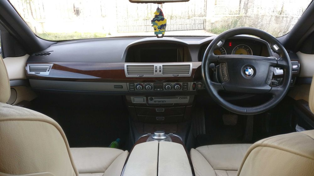 Vindem piese rezultate din dezmembrarea unui BMW seria 7 E66