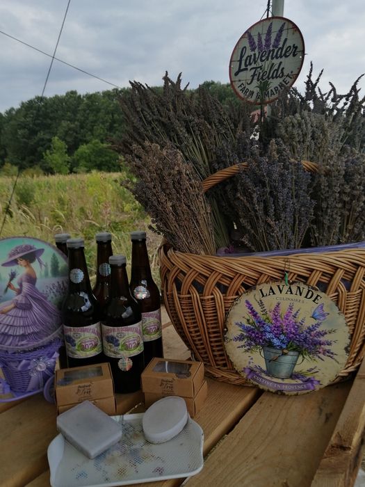 Buchete, sapun cu lavanda, sirop de lavanda, lumanari, saculeti cu lav