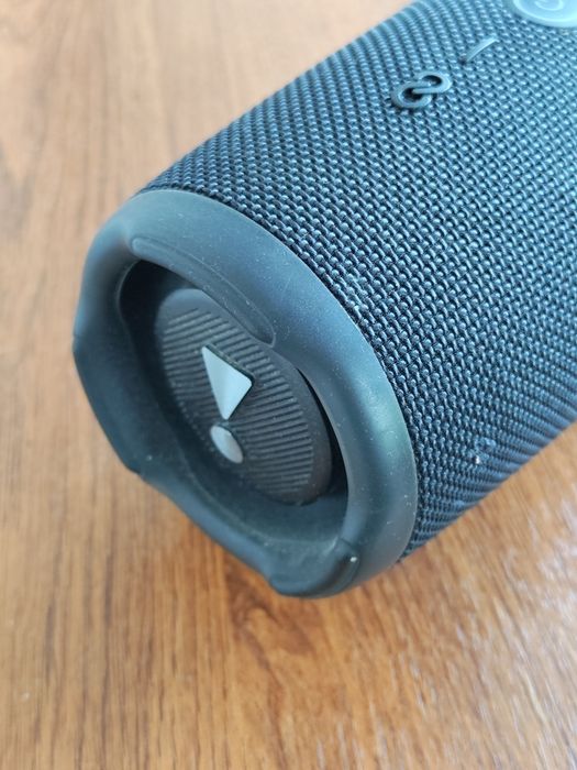 Jbl Charge 5, требует ремонта