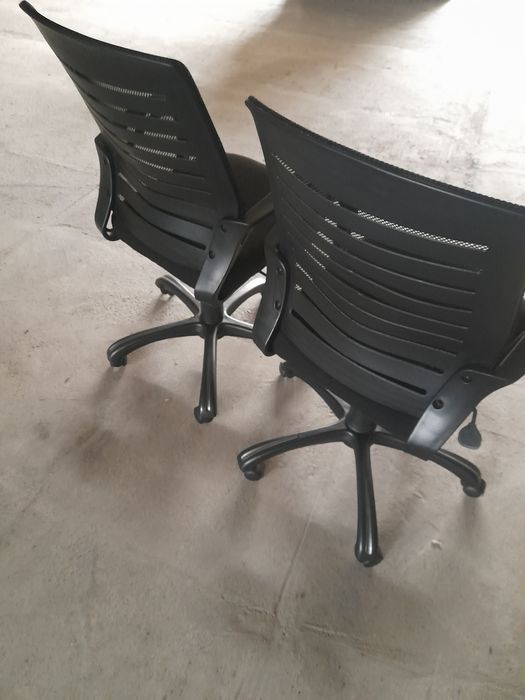 Продаются офисное кресло в рабочем состоянии.