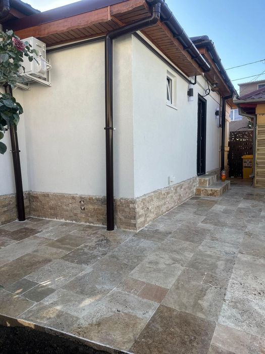 Închiriez casă zona Dacia