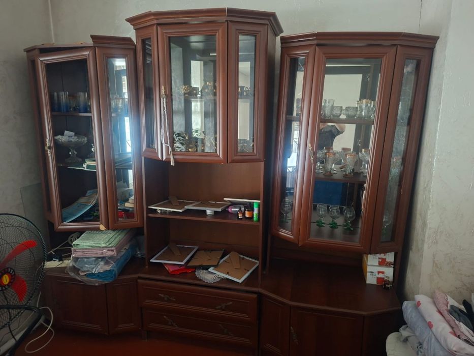 Отдам даром стенку