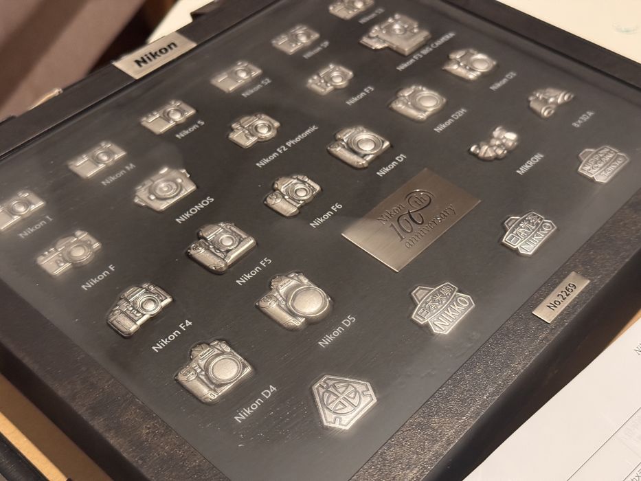 Colecție rară Pin-uri Nikon 100th Anniversary - Nr. 2269