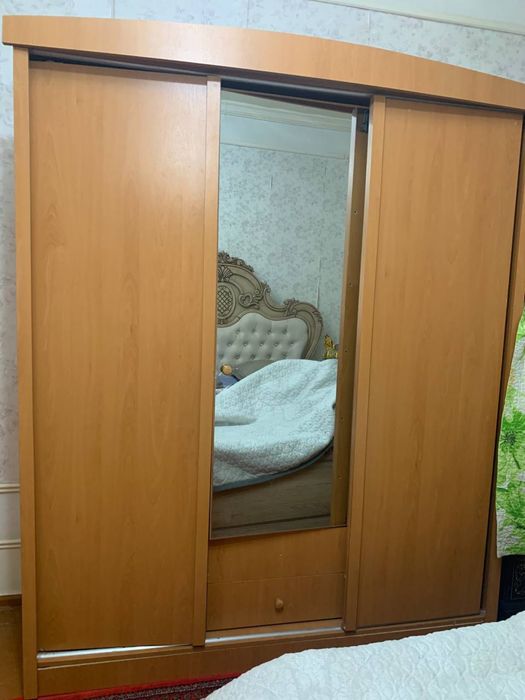 Продается спальный гурнитур