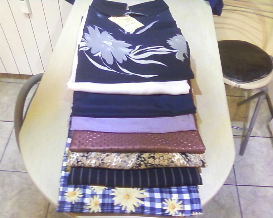 Дамски потници различни цветове и размери от плат.