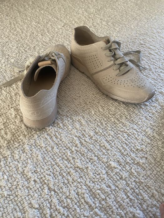 Pantofi sport UGG marimea 38, din piele foarte moale