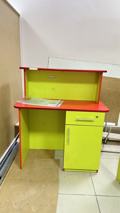 Продам стол ресепшен