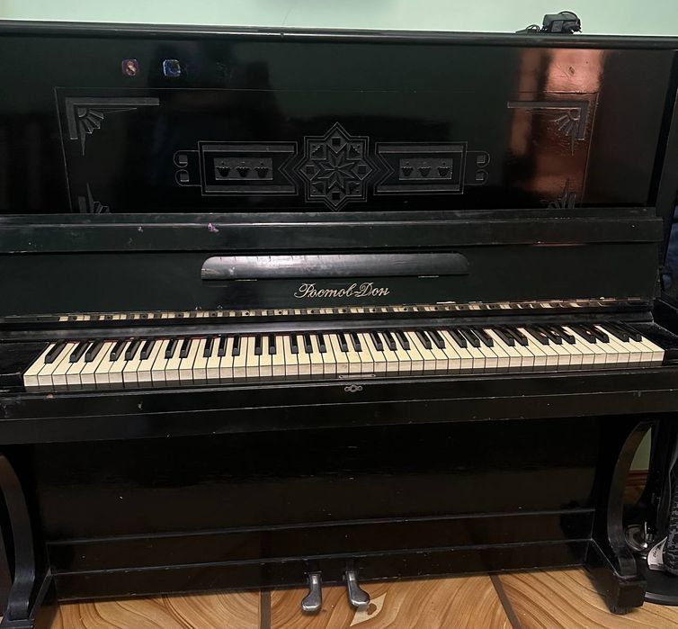 Продается пианино "РОСТОВ-ДОН" в хорошем состоянии