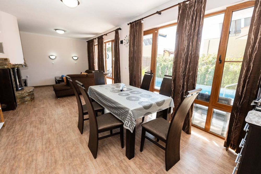 Самостоятелна къща под наем в Созопол с  частен плаж!!!