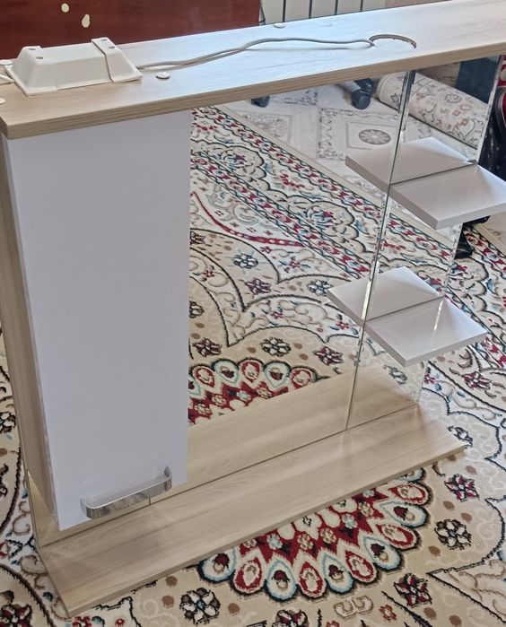 Продам зеркала с шкафом