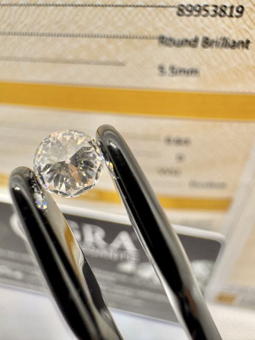 Диамант 0.6 карата, мойсанит за бижу и подарък